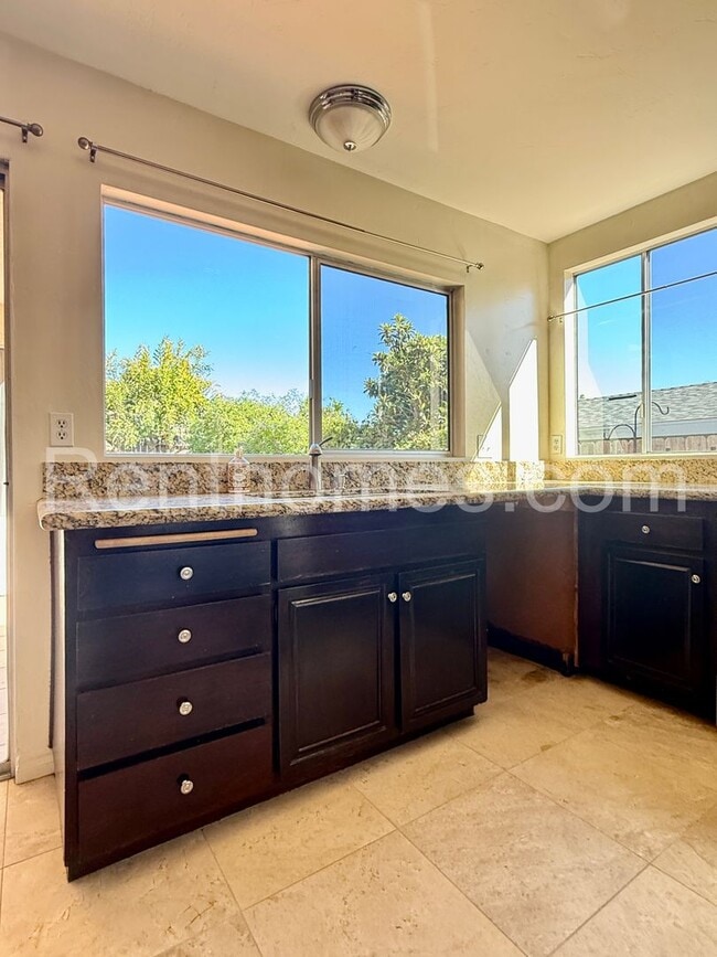 Building Photo - 1588 Rambla Puesta