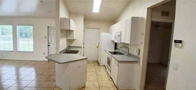 Building Photo - 411 NE Juanita Pl