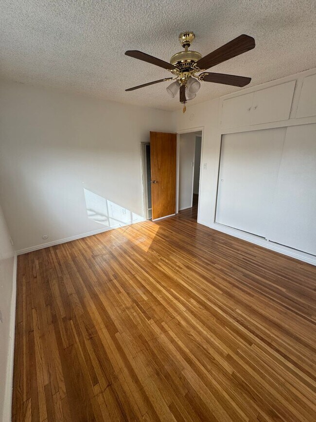 Building Photo - 624-624 W Riggin St