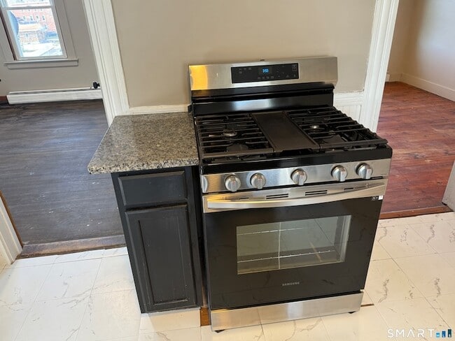 Building Photo - 154 Daly Ave