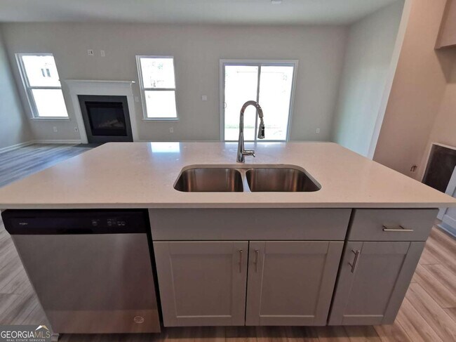 Building Photo - 6025 White Sycamore Pl