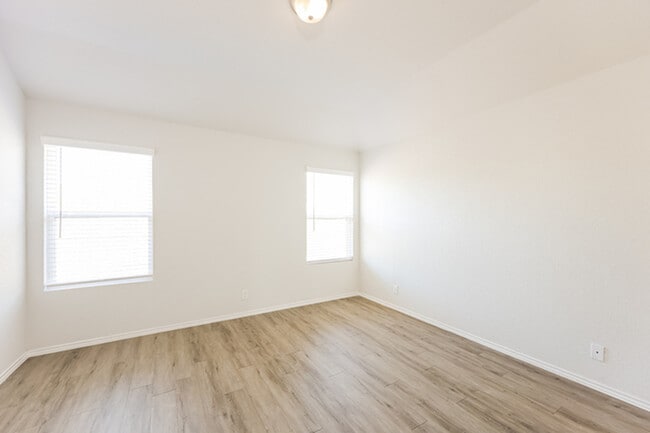 Building Photo - 3639 Somers Crest