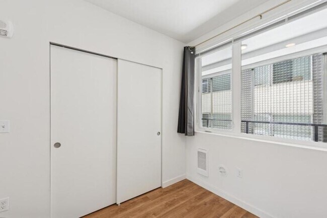 Building Photo - 1 bedroom in Seattle WA 98102