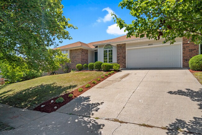 Building Photo - 2601 Hillshire Dr