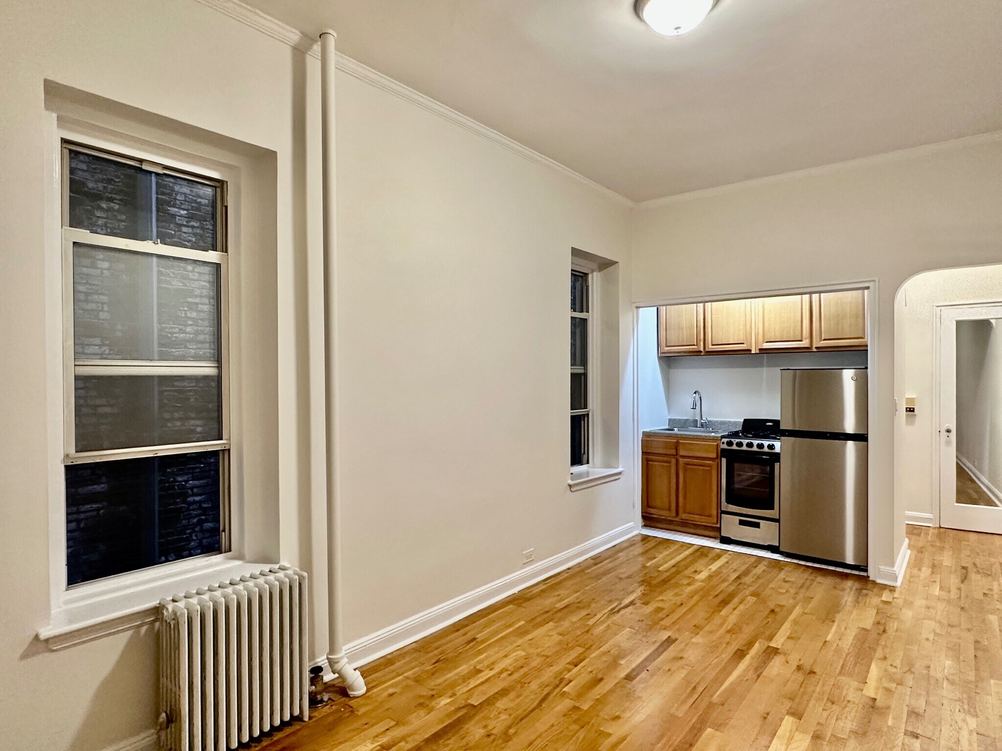 Building Photo - 328 W 83rd St