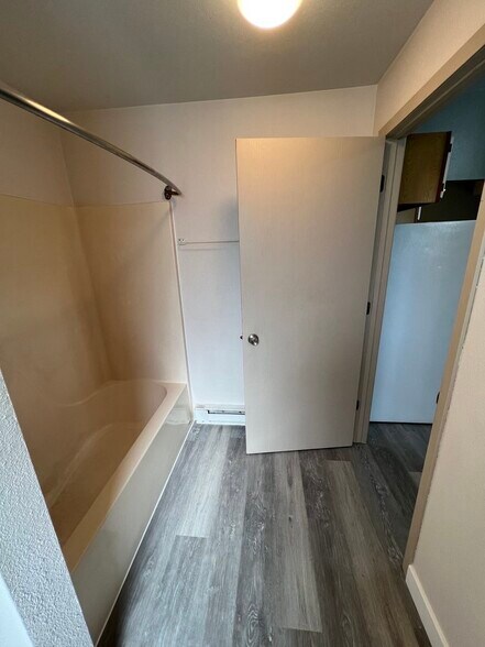 Building Photo - 812 Chicago Ave