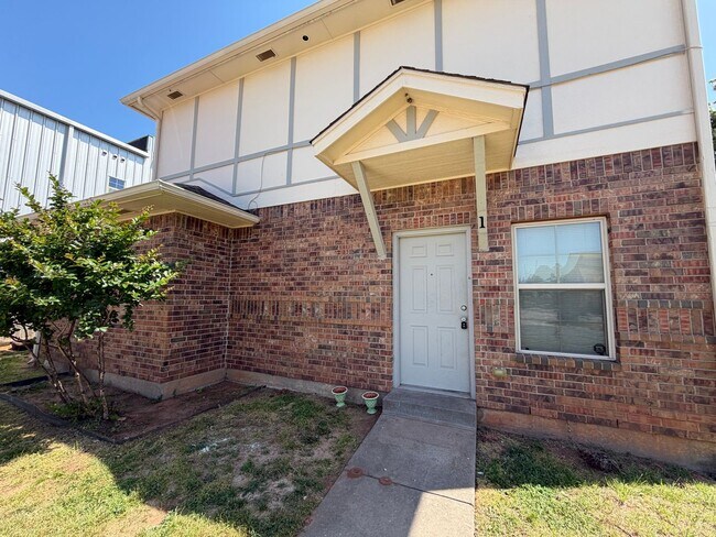 Building Photo - 212 Chalmette Dr