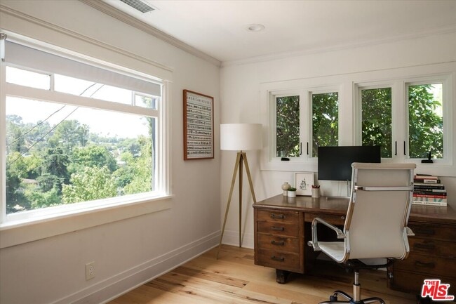 Building Photo - 1130 El Paso Dr