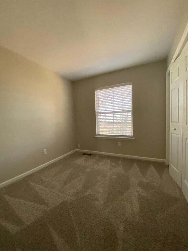 Building Photo - 2052 Blackhorse Ln