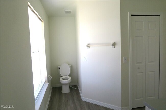 Building Photo - 2309 SE 5th Pl