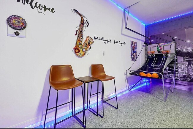 Building Photo - Stunning Fully Furnished and Decorated home in Davenport with Private Pool!