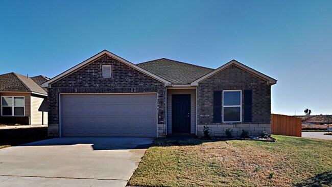 Building Photo - Very Nice and Spacious 4 Bedroom 2 Bath Home With Office/Flex Space in Yukon Schools