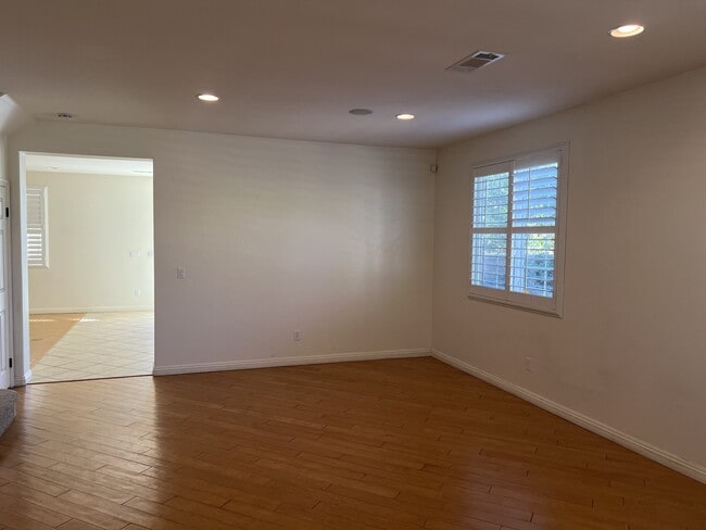 Building Photo - 5210 Village Green Ln