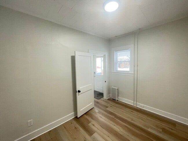 Building Photo - 71 6th St