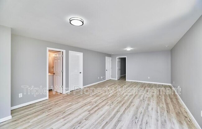 Building Photo - 4927 Triple Tree Ct