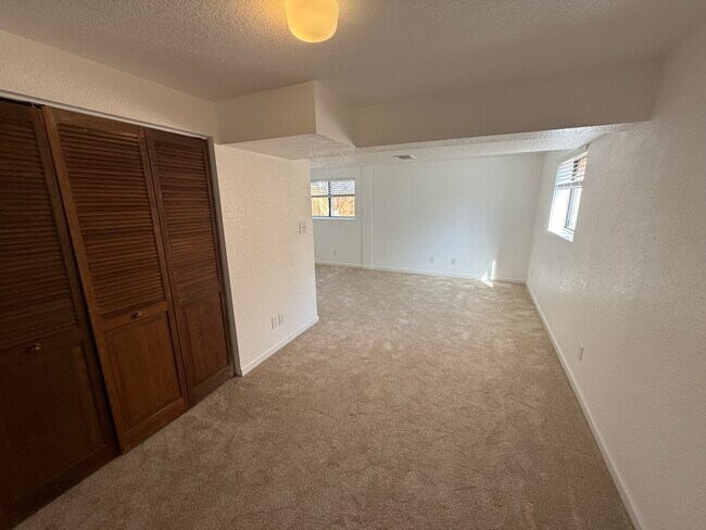Building Photo - 2060 Yarrow St