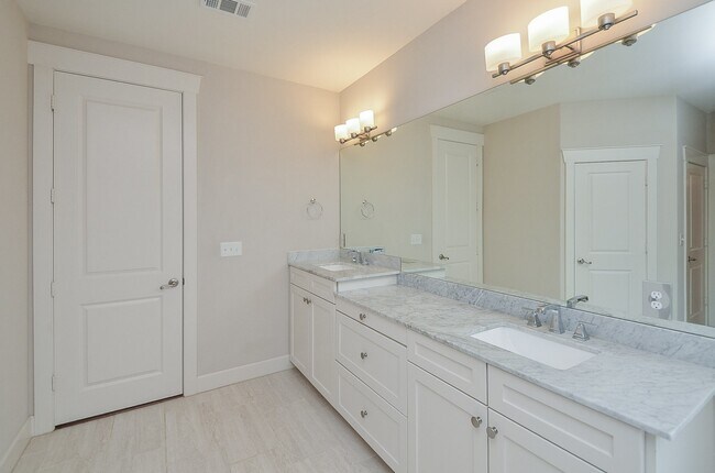 Building Photo - 5413 De Milo Dr