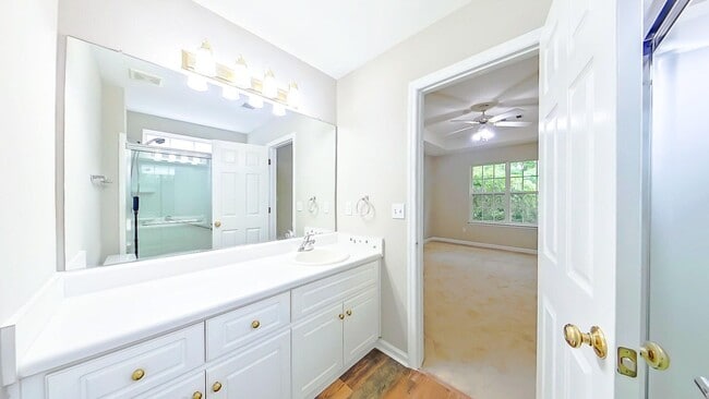 Building Photo - Beautiful 3 Bedroom Ranch