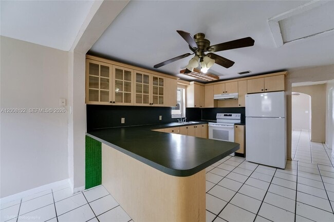 Building Photo - 166 E 17th St