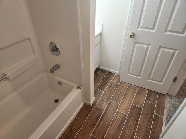 Building Photo - 2547 Walden Lake Dr