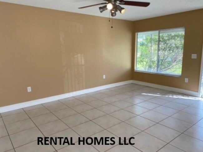 Building Photo - Two Bedroom One Story Townhouse close to Altamonte Mall & all other major local roads