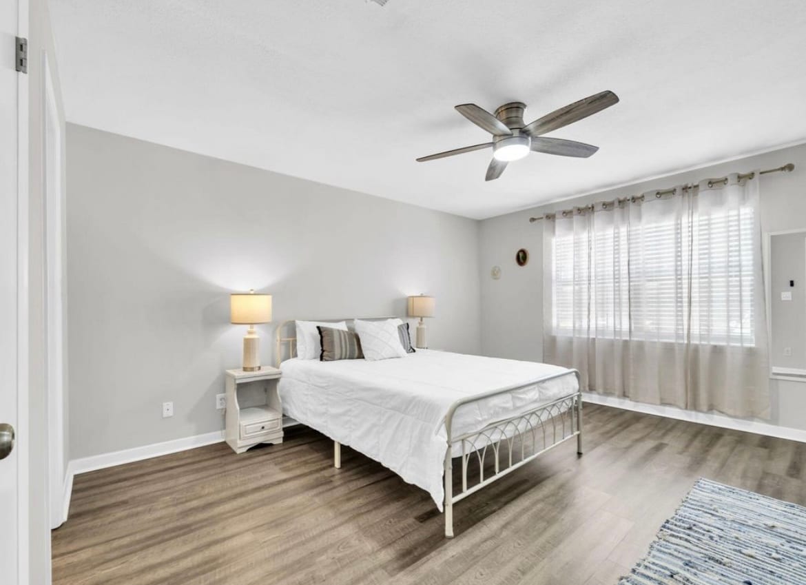 Master bedroom - 321 Woodham Ct