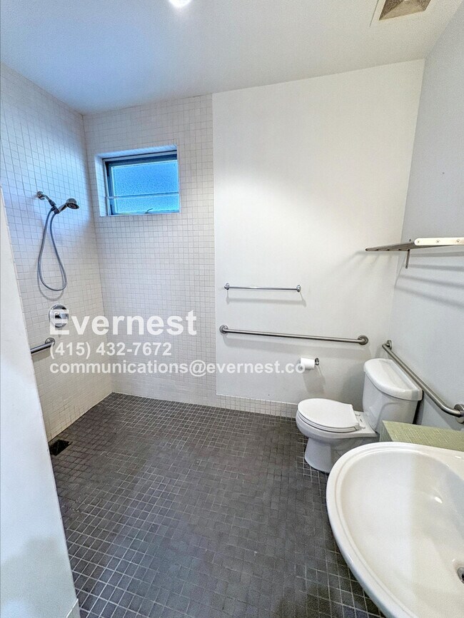 Building Photo - Beautiful 2 bed 2 bath in Oakland!