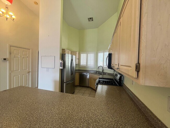 Building Photo - Sunny 2-Bed, 2-Bath in gated community!
