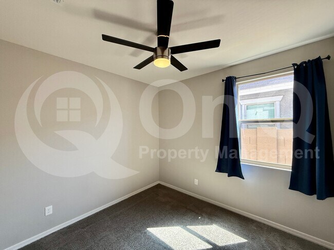 Building Photo - 2922 E Wayland Dr
