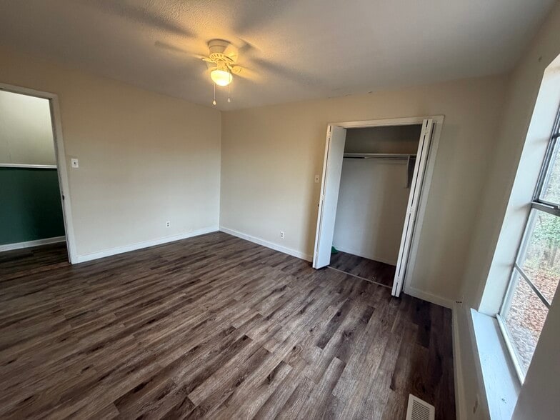 Building Photo - 113 Marble St