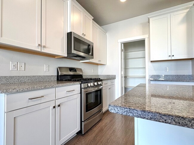 Building Photo - West Jordan 3-Bedroom Home - Clean, Cozy & Convenient