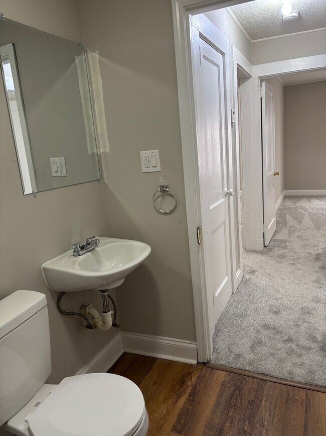 Building Photo - 2 BED, 1 BATH HOME LOCATED IN HIGH POINT