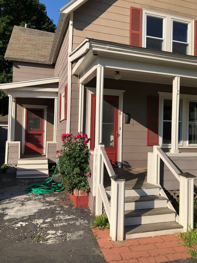 Primary Photo - 6 Mousam Ct