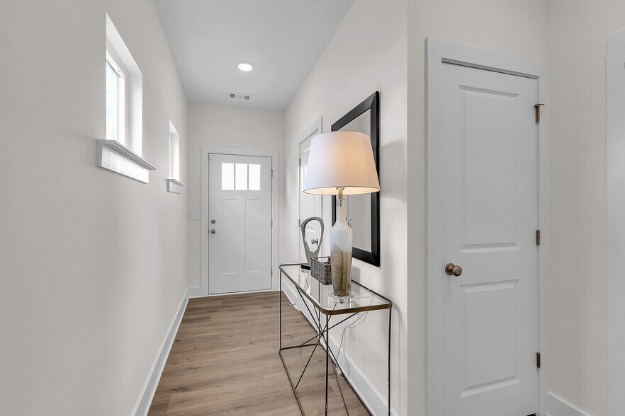 Building Photo - Southport