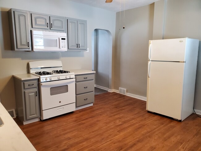 Kitchen - 216 1st St
