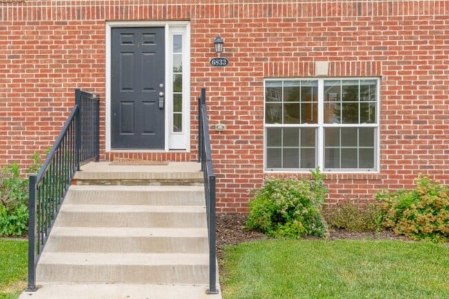 Building Photo - Huge, Open Floor Plan Townhome for RENT at Johnston Common Brownstones!