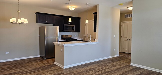 Building Photo - 1 Bedroom, 1 Bathroom, Mid, First floor, A...