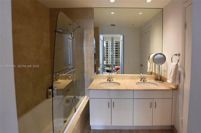 Building Photo - 801 Brickell Key Blvd