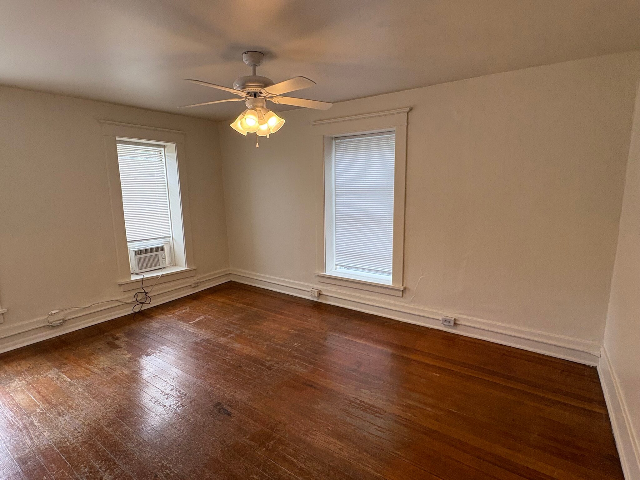 Building Photo - 228 E Bloomington St