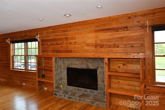 Building Photo - 187 Rustic Rd