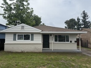 Building Photo - 636-642 Las Palmas Ave