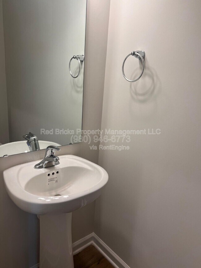 Building Photo - 5108 Carrick St