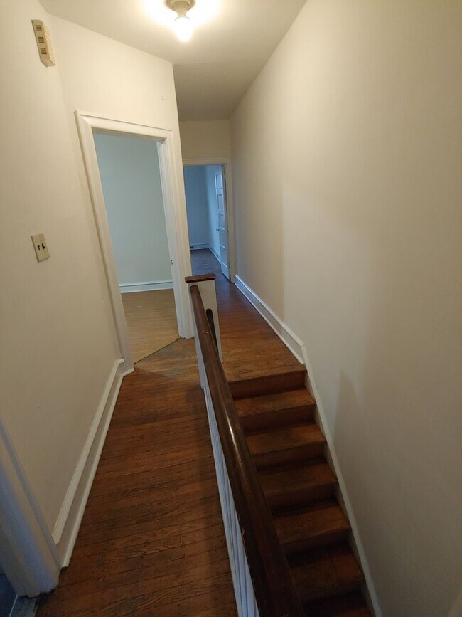 Building Photo - 5903 N Mascher St