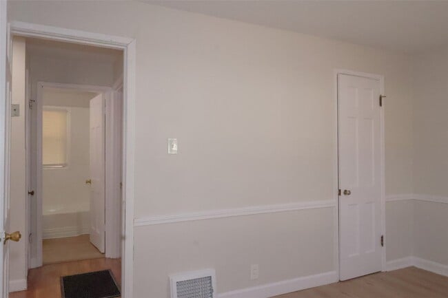 Building Photo - 10131 Cabot Dr
