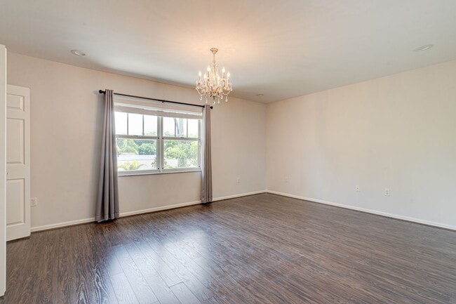 Building Photo - TWO WEEKS FREE! GORGEOUS townhouse updated...