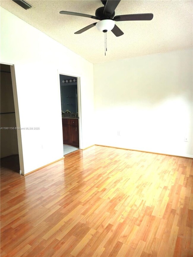 Building Photo - 405 Kelly Ln