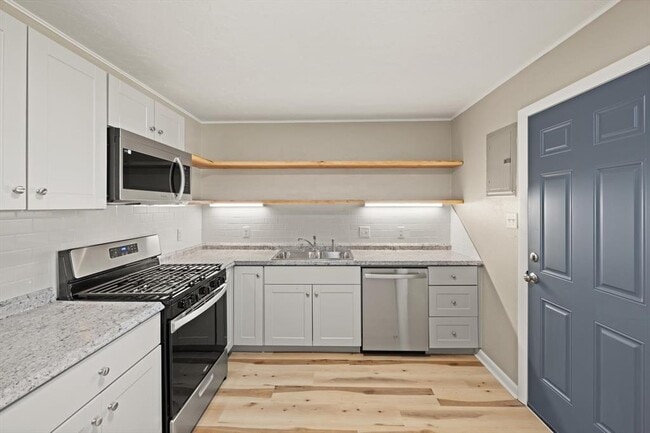 Building Photo - 529 N Baumann Ave