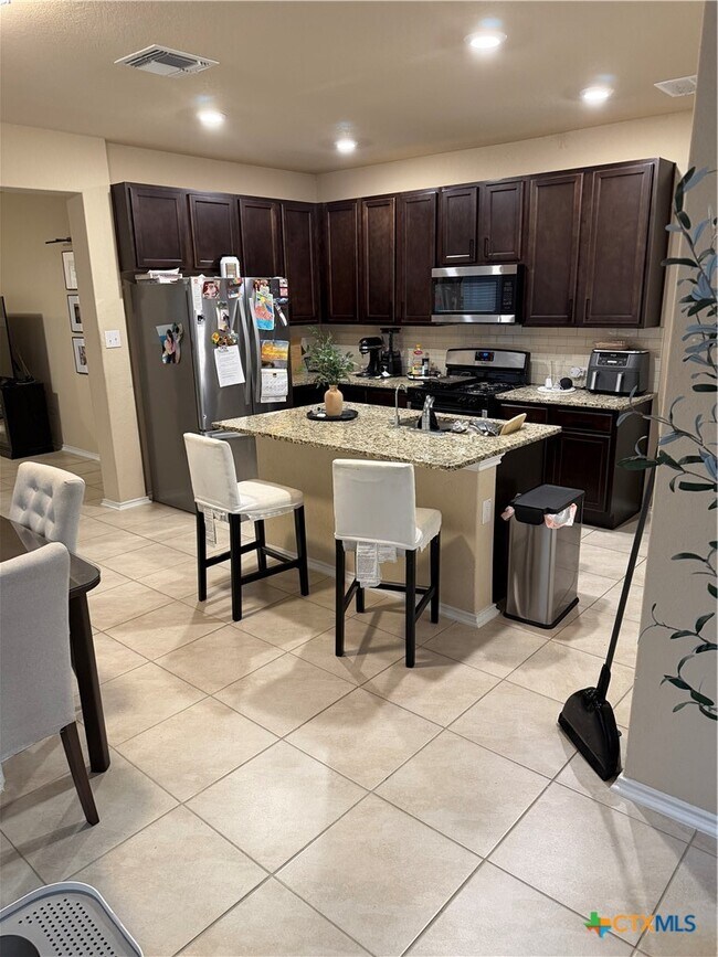 Building Photo - 2059 Chelsea Grv