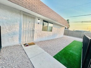 Building Photo - 240 S Doran