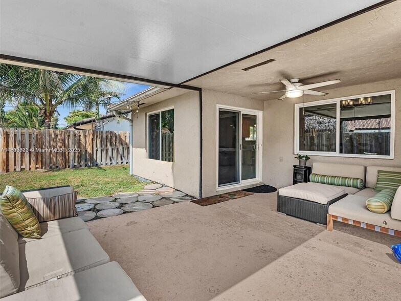 Building Photo - 11310 SW 58th Ct